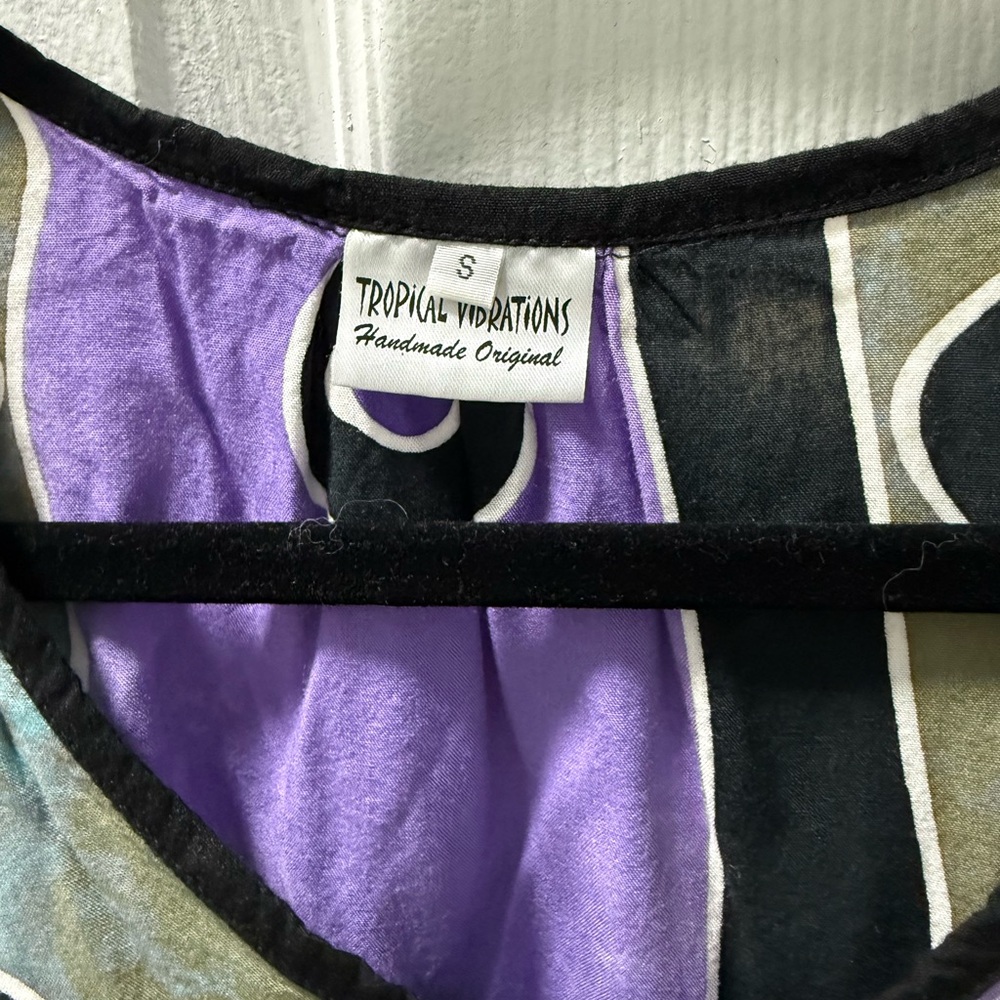 Small Boutique Abstract Patterned Sleeveless Top - image 5